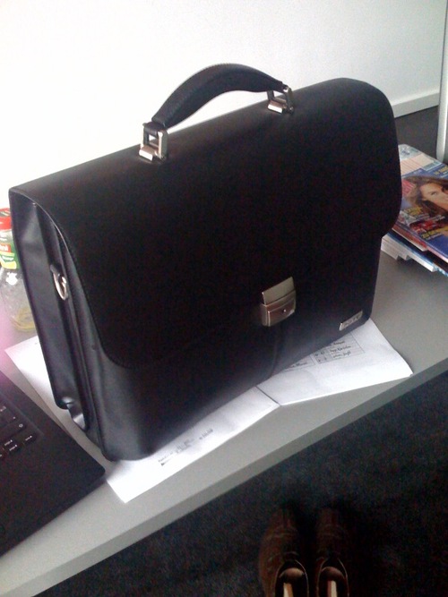 /schnipsel/200809-sep-2008/03-meine-neue-laptoptasche/VOVEromLddsja77d9CubB7Eq_500.jpg