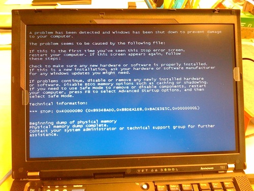 /schnipsel/200810-oct-2008/01-ich-haette-so-gerne-auch-privat-einen-windows-pc-mac-hat-einfach-nicht-so-schoenen-blaue-screensaver/VOVEromLderpqf7qBLOiEni9o1_500.jpg