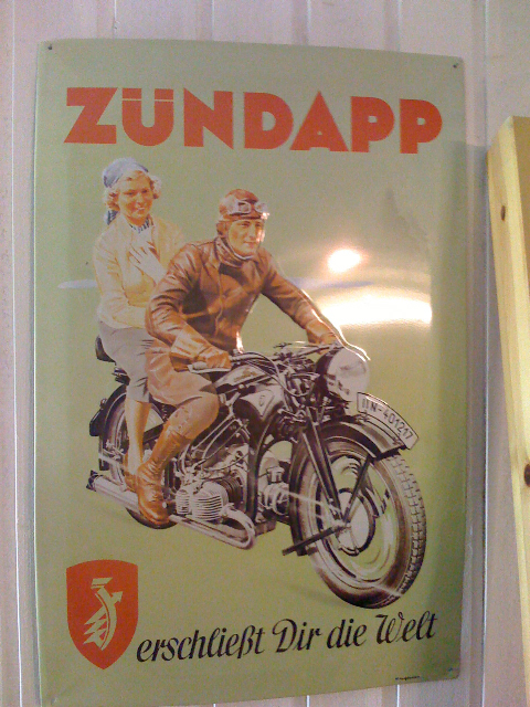 /schnipsel/200812-dez-2008/13-die-auf-dem-ruecksitz-find-ich-zwar-nicht-so-spannend-aber-vielleicht-waere-eine-zuendapp-ja-eine-alternative-zur-vespa-lx50/VOVEromLdhxb2yhwSJ6uTvR4o1_500.jpg