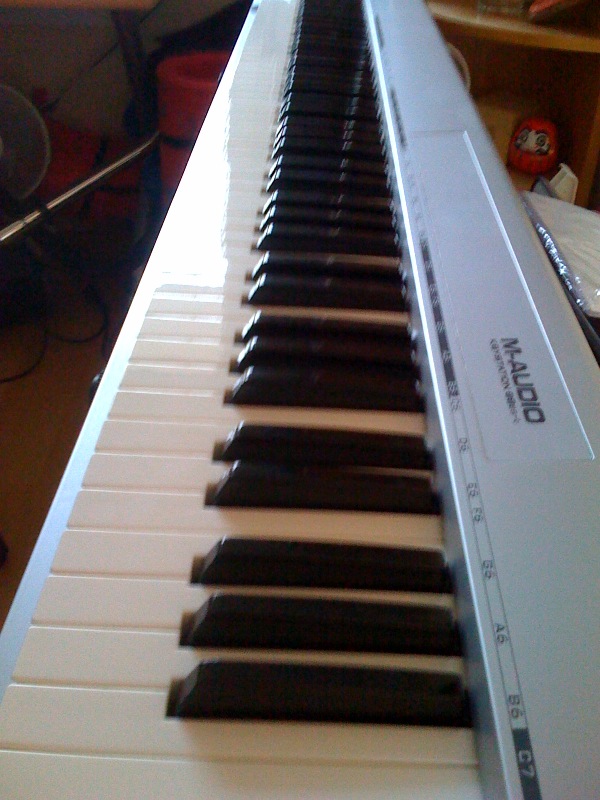 /schnipsel/200902-feb-2009/03-mein-neues-klavier/VOVEromLdjqjqntsidUr7U06o1_hd.jpg