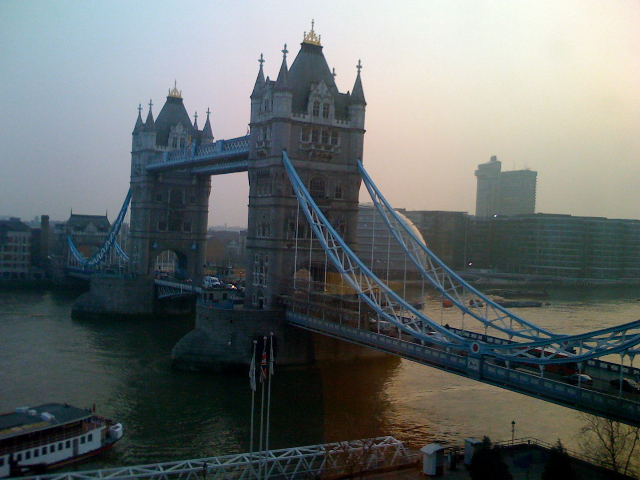 /schnipsel/200904-apr-2009/03-der-ausblick-aus-dem-hotel-ist-gar-nicht-schlecht/VOVEromLdlzo9qq42HAmtZcAo1_hd.jpg