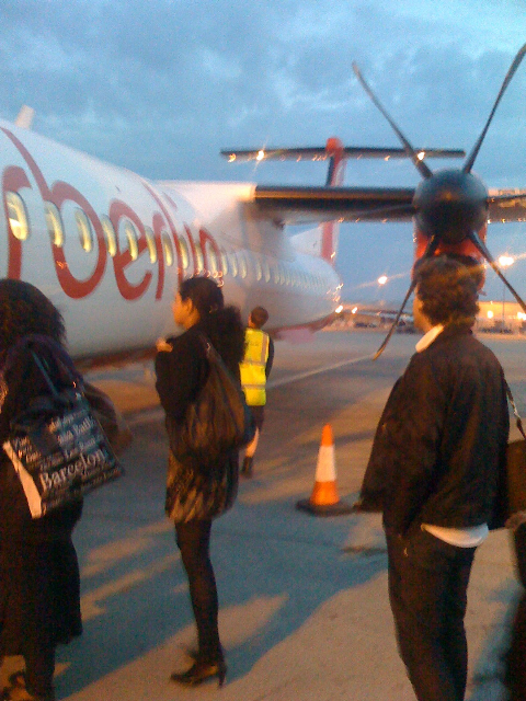 /schnipsel/200904-apr-2009/11-aber-zumindest-mit-einem-schoenen-bombardier-q400/VOVEromLdlzoq5dzEUJOC4lno1_500.jpg