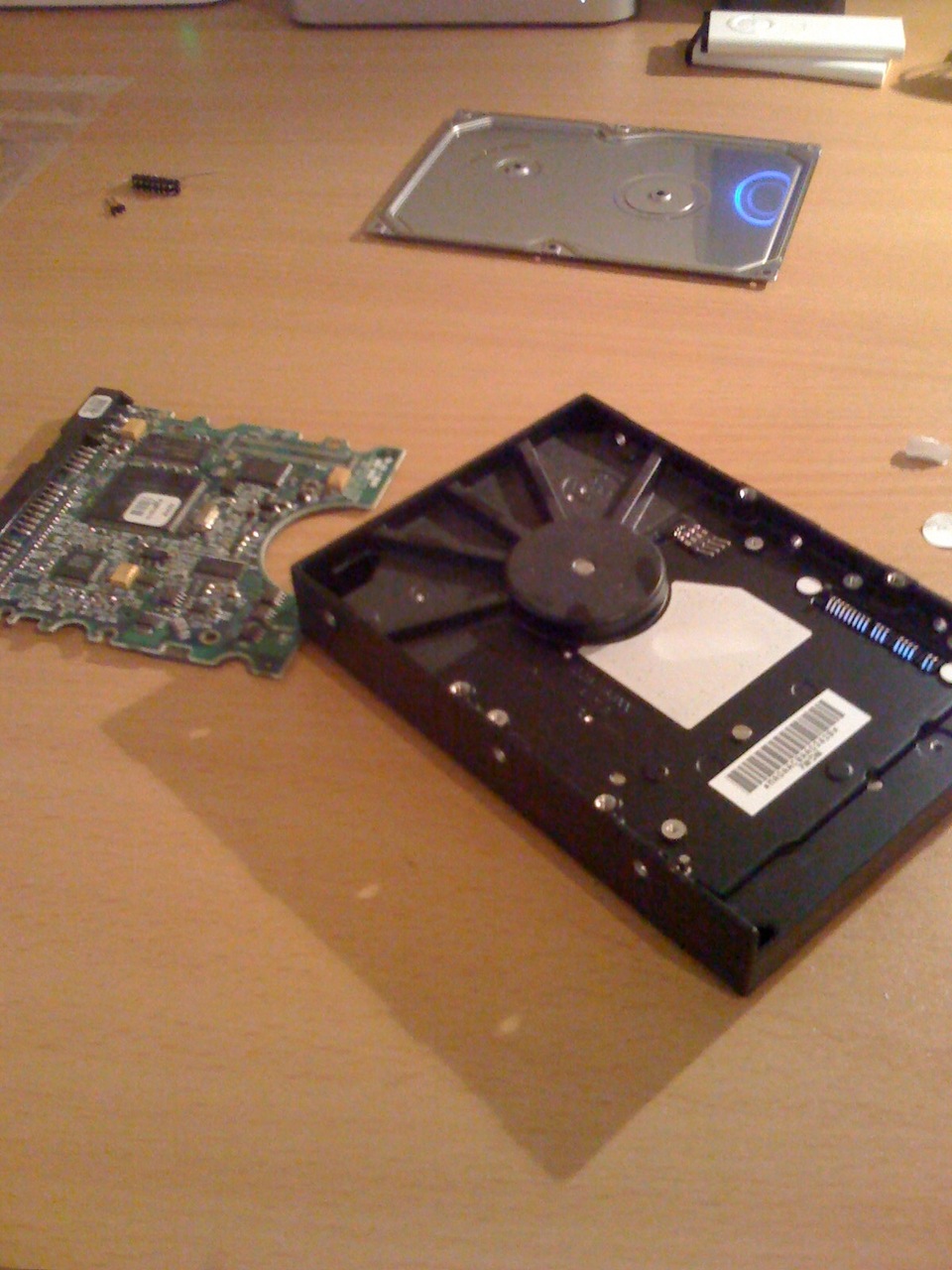 /schnipsel/200904-apr-2009/27-elektronik-weg-das-war-einfach/VOVEromLdmrosufrmIwaHs4Go1_hd.jpg