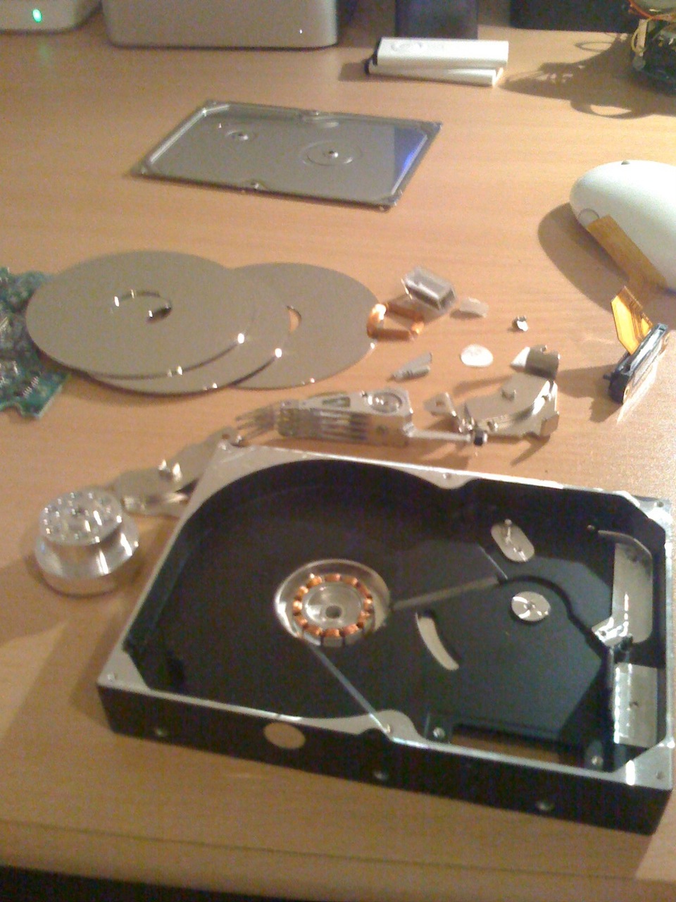 /schnipsel/200904-apr-2009/30-mal-schauen-was-wir-jetzt-damit-machen/VOVEromLdmrou78flamVUZP1o1_hd.jpg