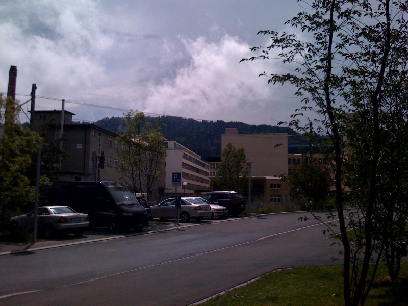 /schnipsel/200906-jun-2009/02-vielleicht-verziehen-sich-die-wolken-ja-noch/VOVEromLdody5mboGNxK4Tjyo1_hd.jpg