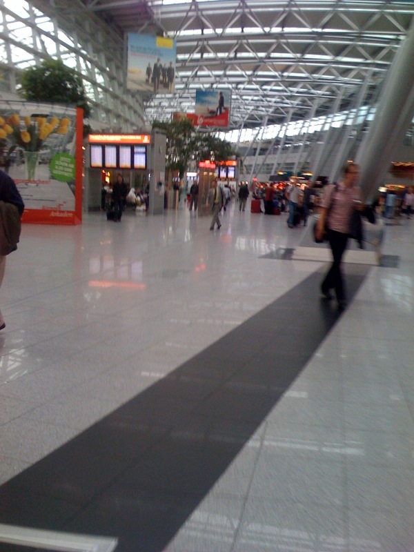 /schnipsel/200906-jun-2009/08-duesseldorf-zuerich/VOVEromLdojuzsunnERhQWVeo1_hd.jpg