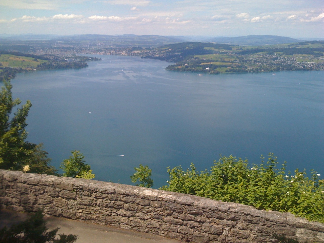 /schnipsel/200906-jun-2009/09-herrliche-aussicht-ueber-den-vierwaldstaetter-see/VOVEromLdop7dgeymILBRovMo1_hd.jpg
