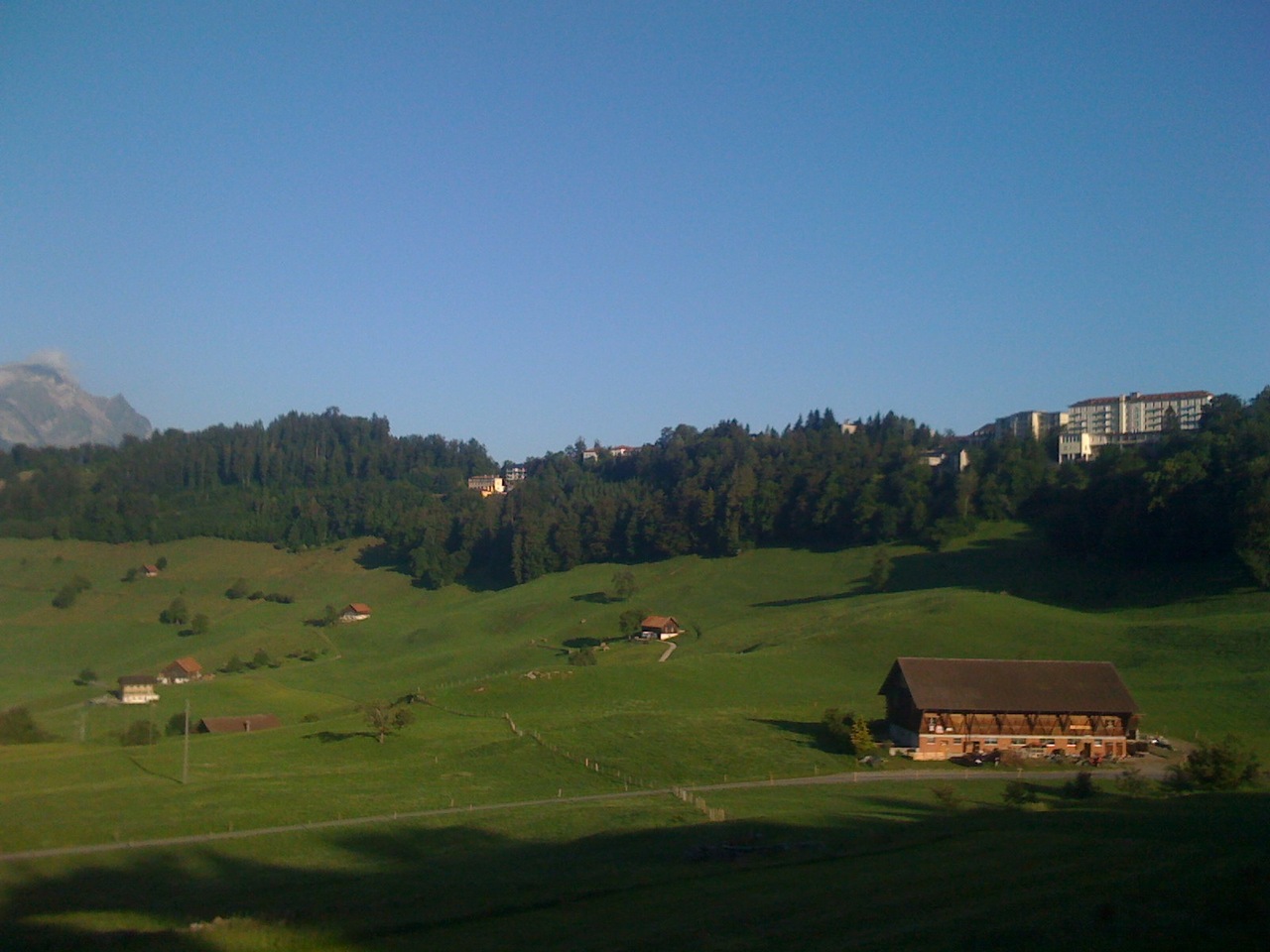 /schnipsel/200906-jun-2009/13-mit-hotel-klein-rechts-im-bild/VOVEromLdop7gn7ulHtPT0tJo1_hd.jpg