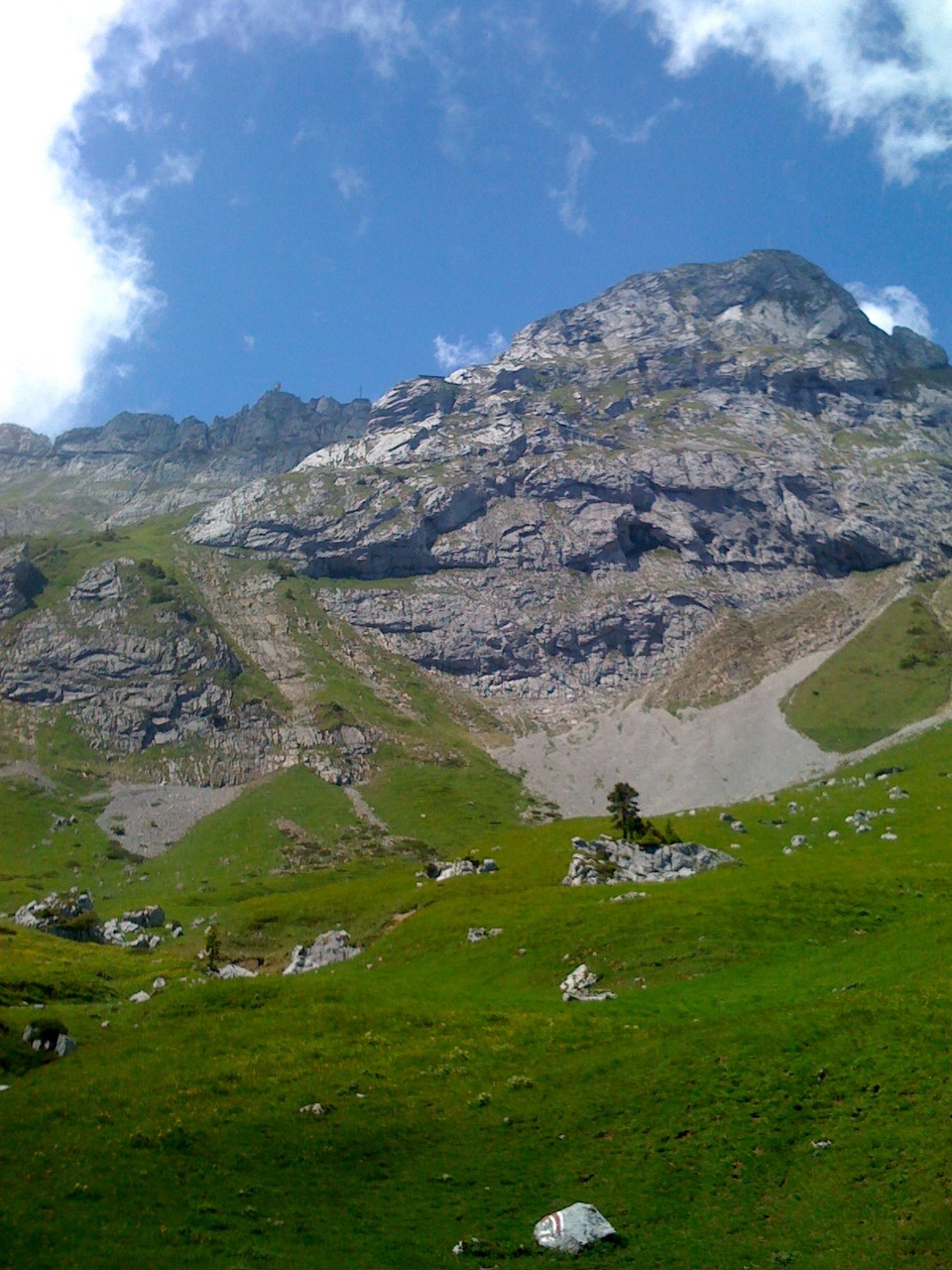 /schnipsel/200906-jun-2009/15-tolle-aussicht-von-unten/VOVEromLdop7ij2dfKncPWcUo1_hd.jpg