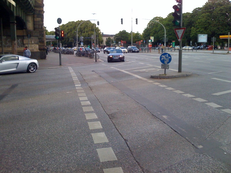 /schnipsel/200906-jun-2009/27-juhu-autofreier-sonntag-in-hamburg/VOVEromLdozbjkyvFF0le6Hgo1_hd.jpg