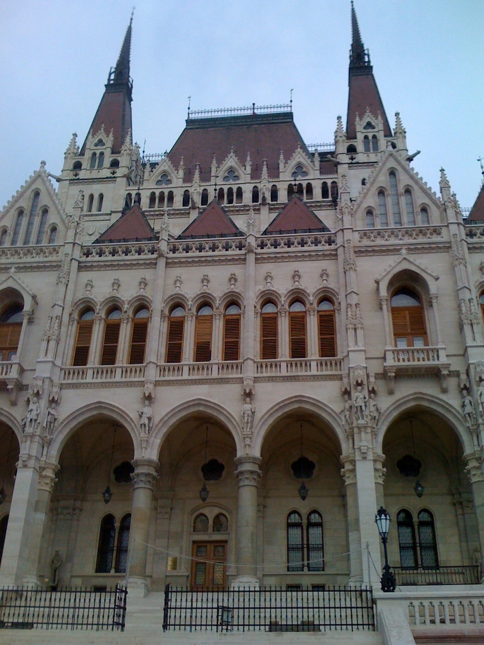 /schnipsel/200908-aug-2009/04-budapest-hat-das-potential-eine-sehr-schoene-stadt-zu-werden/VOVEromLdqxnx0lyNW2WFVxao1_hd.jpg