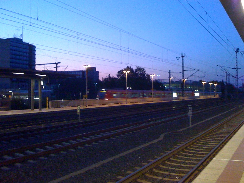 /schnipsel/200908-aug-2009/13-siegburg-am-morgen-vertreibt-kummer-und-sorgen/tumblr_konptwp3pw1qznfapo1_hd.jpg
