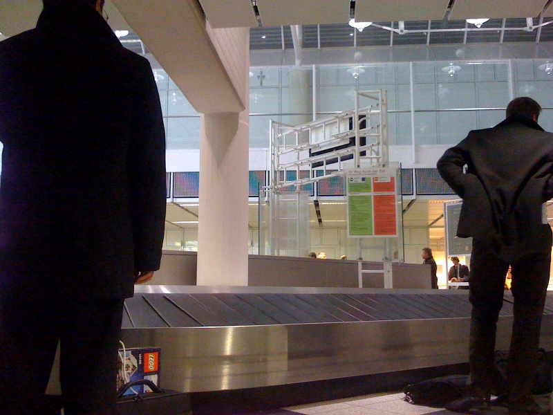 /schnipsel/200911-nov-2009/02-warten-auf-das-gepaeck/tumblr_kt0kv7qbLs1qznfapo1_hd.jpg