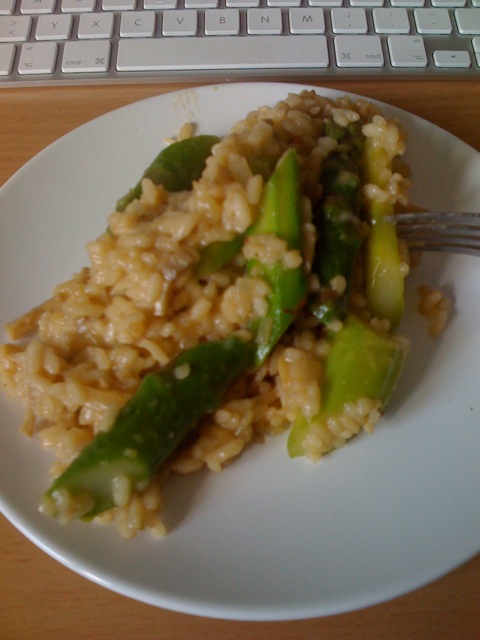 /schnipsel/201002-feb-2010/13-mittagessen-schweizer-spargelrisotto-mit-tilsitter-statt-parmesan/tumblr_kycg28ot6a1qznfapo1_500.jpg
