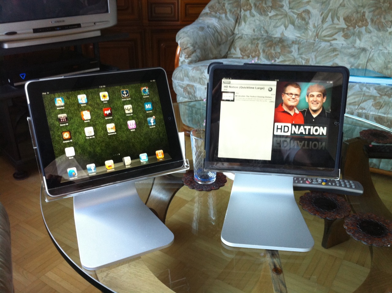 /schnipsel/201007-jul-2010/01-dual-head-mit-ipads-auf-imac-staender/tumblr_l4zzgqxD7J1qznfapo1_hd.jpg