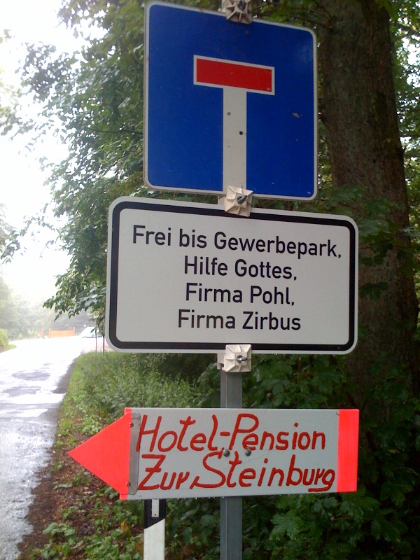 /schnipsel/201007-jul-2010/20-da-hat-sich-aber-mal-jemand-einen-scherz-erlaubt-bin-grad-im-nirgendwo-und-wo-ich-hin-will-ist-leider-oben/tumblr_l69ncpNRtb1qznfapo1_hd.jpg