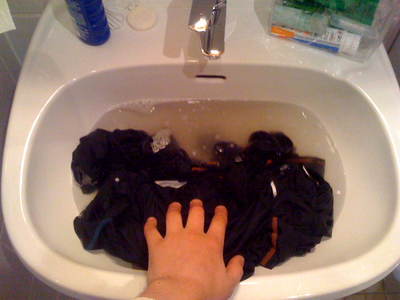 /schnipsel/201007-jul-2010/25-so-sieht-also-der-dreck-deutscher-strassen-aus-wenn-ihn-auffaengt-und-in-wasser-aufloest/tumblr_l6a3yby4B81qznfapo1_hd.jpg