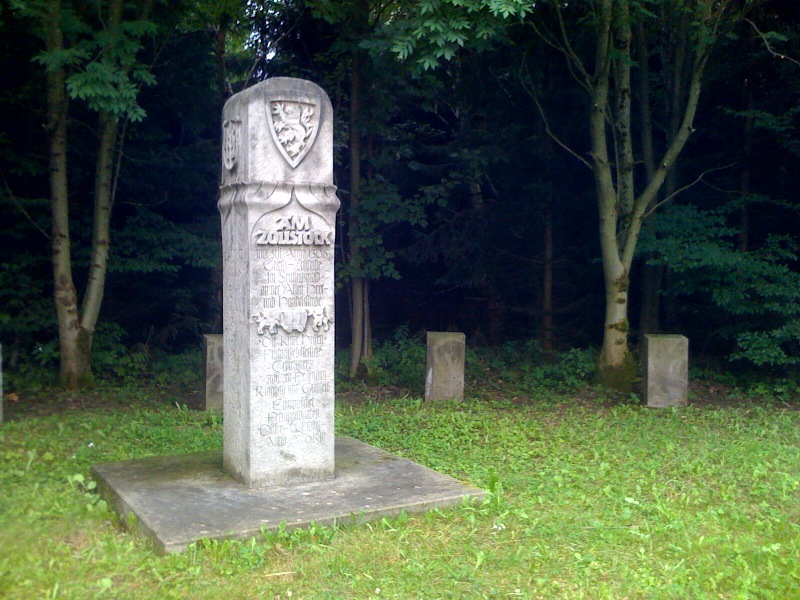 /schnipsel/201007-jul-2010/35-denkmal-fuer-eine-alte-zollstaette-nor-etwas-ueber-30-der-strecke-liegt-vor-mir/tumblr_l6degwjZnB1qznfapo1_hd.jpg