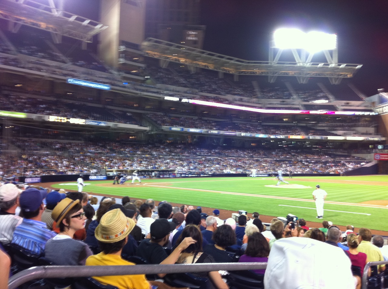/schnipsel/201009-sep-2010/21-was-ich-noch-sagen-wollte-auch-wenn-man-ganz-vorne-sitzt-ist-baseball-das-langweiligste-spiel-das-ich-kenne/tumblr_l9kenzsNSU1qznfapo1_hd.jpg