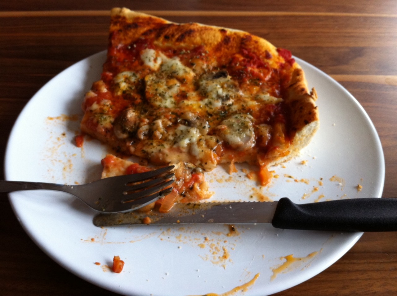 /schnipsel/201101-jan-2011/02-foodshot-pizza/tumblr_lf61ejF5Ag1qznfapo1_1280.jpg