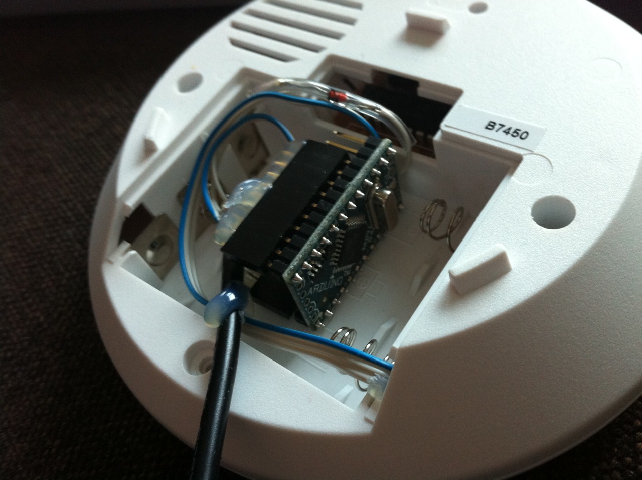/schnipsel/201103-mar-2011/07-schritt-3-arduino-mini-anschliessen-und-mit-heisskleber-einbauen/tumblr_lhna44SU5d1qznfapo1_1280.jpg