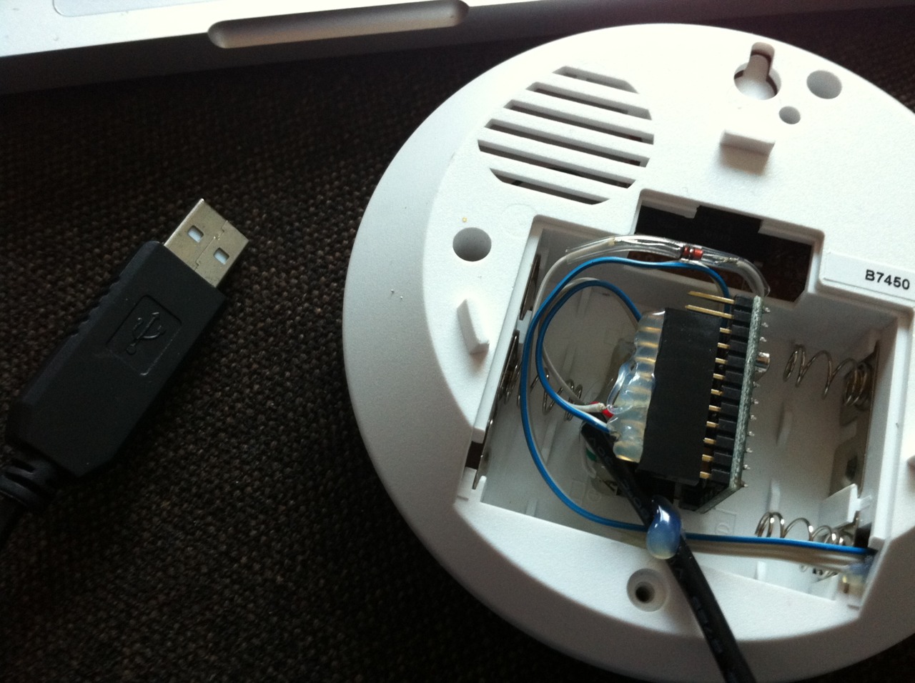 /schnipsel/201103-mar-2011/08-die-diode-habe-ich-im-nachhinein-eingesetzt-da-der-empfang-schlecht-war-spannung-zu-hoch-5v-vs-36-45v-bei-batteriebetrieb/tumblr_lhnaan3QSL1qznfapo1_1280.jpg
