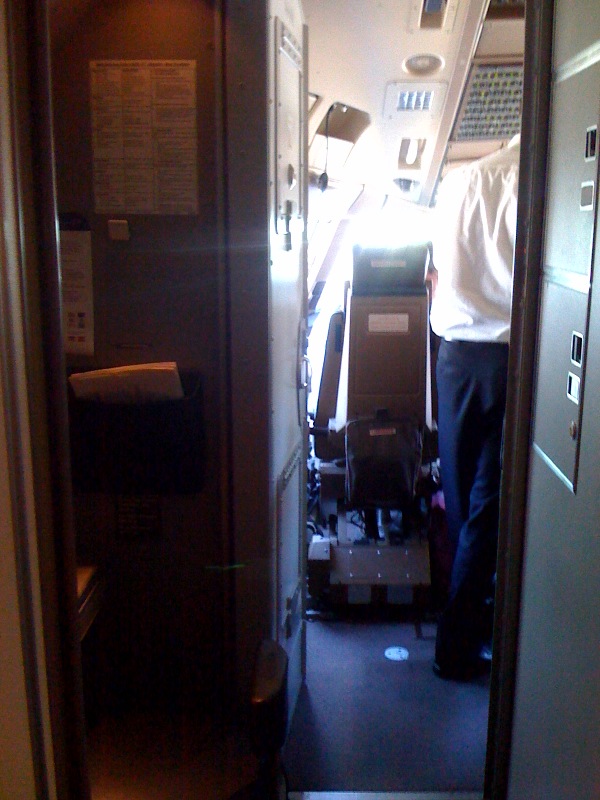 /schnipsel/201103-mar-2011/26-endlich-raus-aus-dem-flieger/tumblr_li0iqh1jVF1qznfapo1_1280.jpg