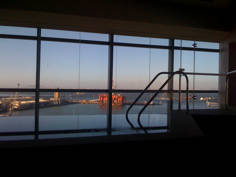 /schnipsel/201103-mar-2011/28-der-infinity-pool-des-hotels/tumblr_li5vp6jTwV1qznfapo1_1280.jpg