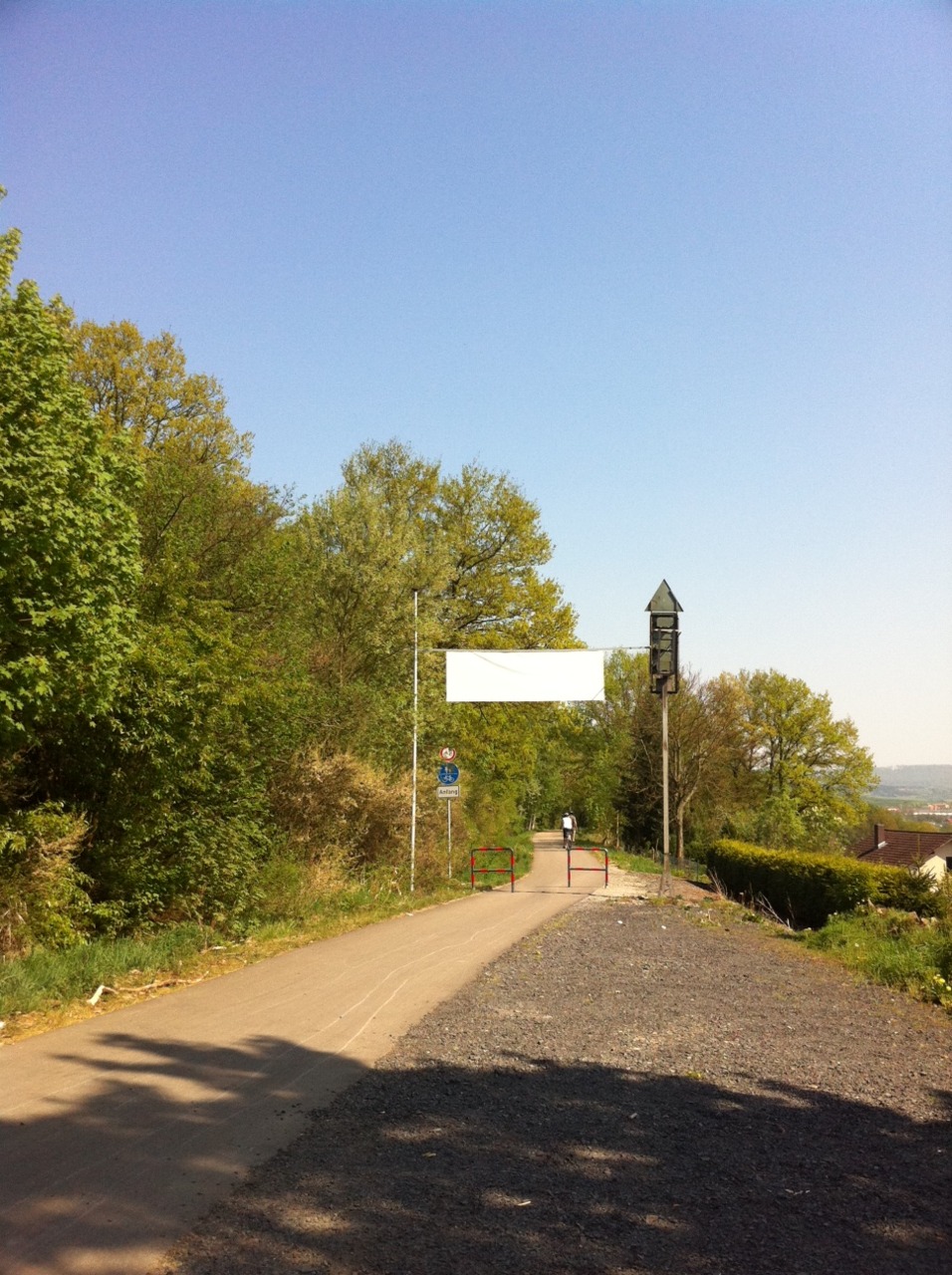 /schnipsel/201104-apr-2011/05-im-ehemaligen-gleisbett/tumblr_lk5rwx9yje1qznfapo1_1280.jpg