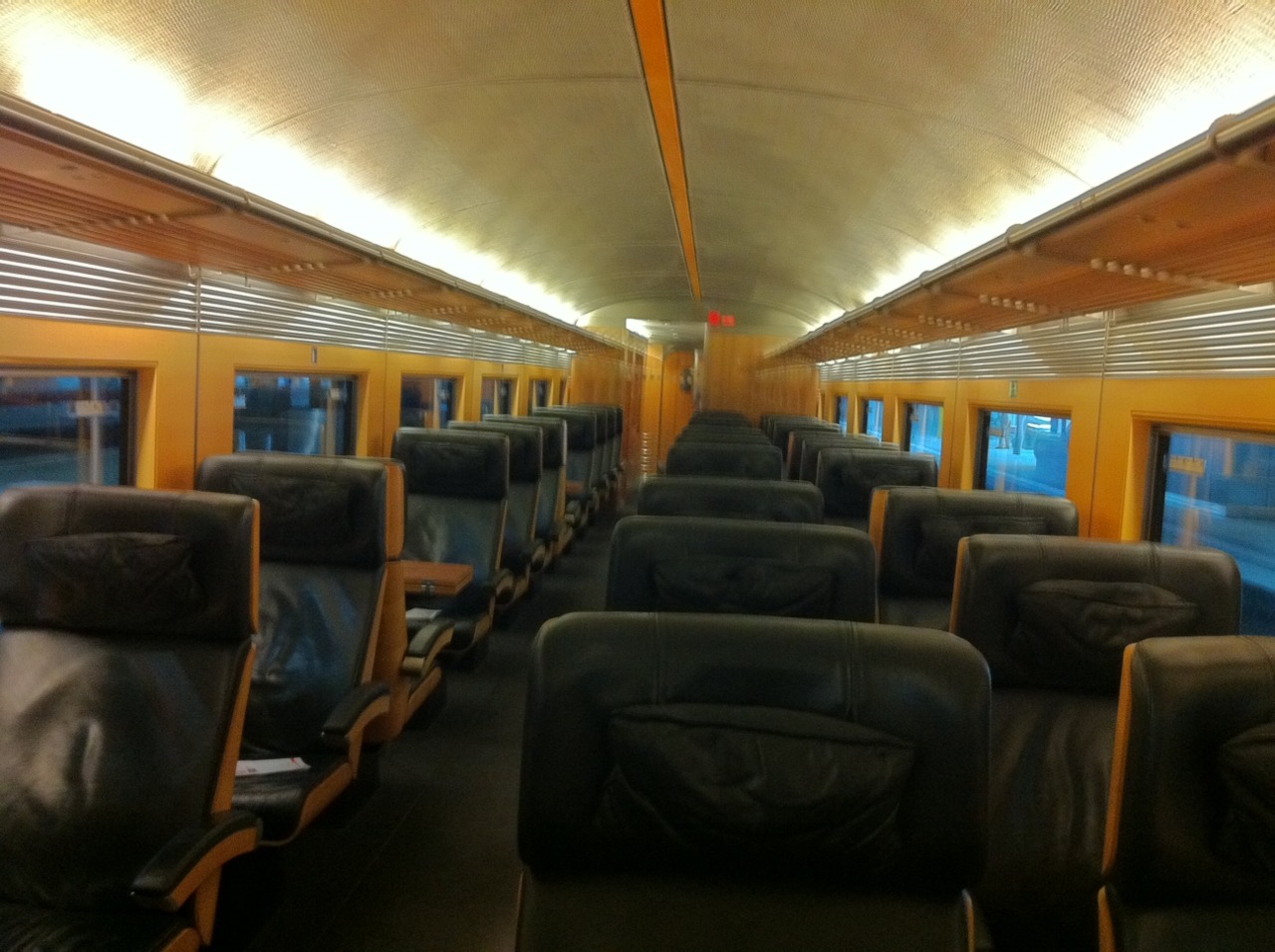 /schnipsel/201104-apr-2011/10-neue-erste-klasse-wagen-bei-der-bahn-zum-testen-fuer-zweitklassfahrer-zugelassen/tumblr_lkb1crCUHO1qznfapo1_1280.jpg