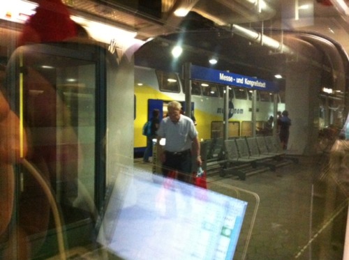 /schnipsel/201107-jul-2011/02-nur-2km-gefahren-und-schon-15-minuten-verspaetung-bahn/tumblr_lo2flgzN9A1qznfapo1_500.jpg