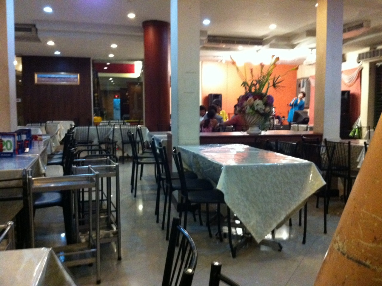 /schnipsel/201107-jul-2011/07-leeres-navyrestaurant-nach-dem-abendessen/tumblr_lo6druue8z1qznfapo1_1280.jpg