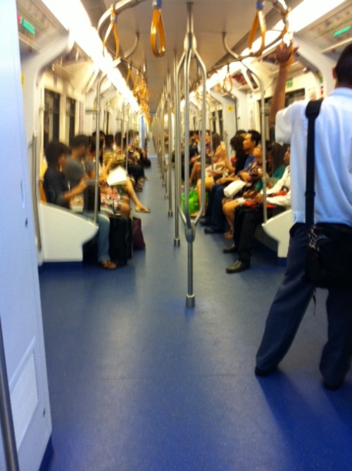 /schnipsel/201107-jul-2011/08-bts-bangkok-auf-dem-weg-zum-einkaufen/tumblr_lobrksfjAE1qznfapo1_500.jpg