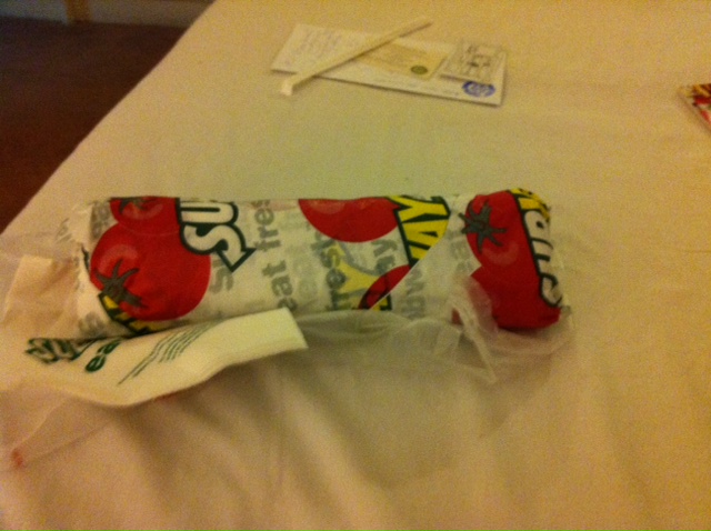 /schnipsel/201107-jul-2011/15-traditionen-muessen-gepflegt-werden-sub-im-hotelbett/tumblr_lopmektlz11qznfapo1_1280.jpg