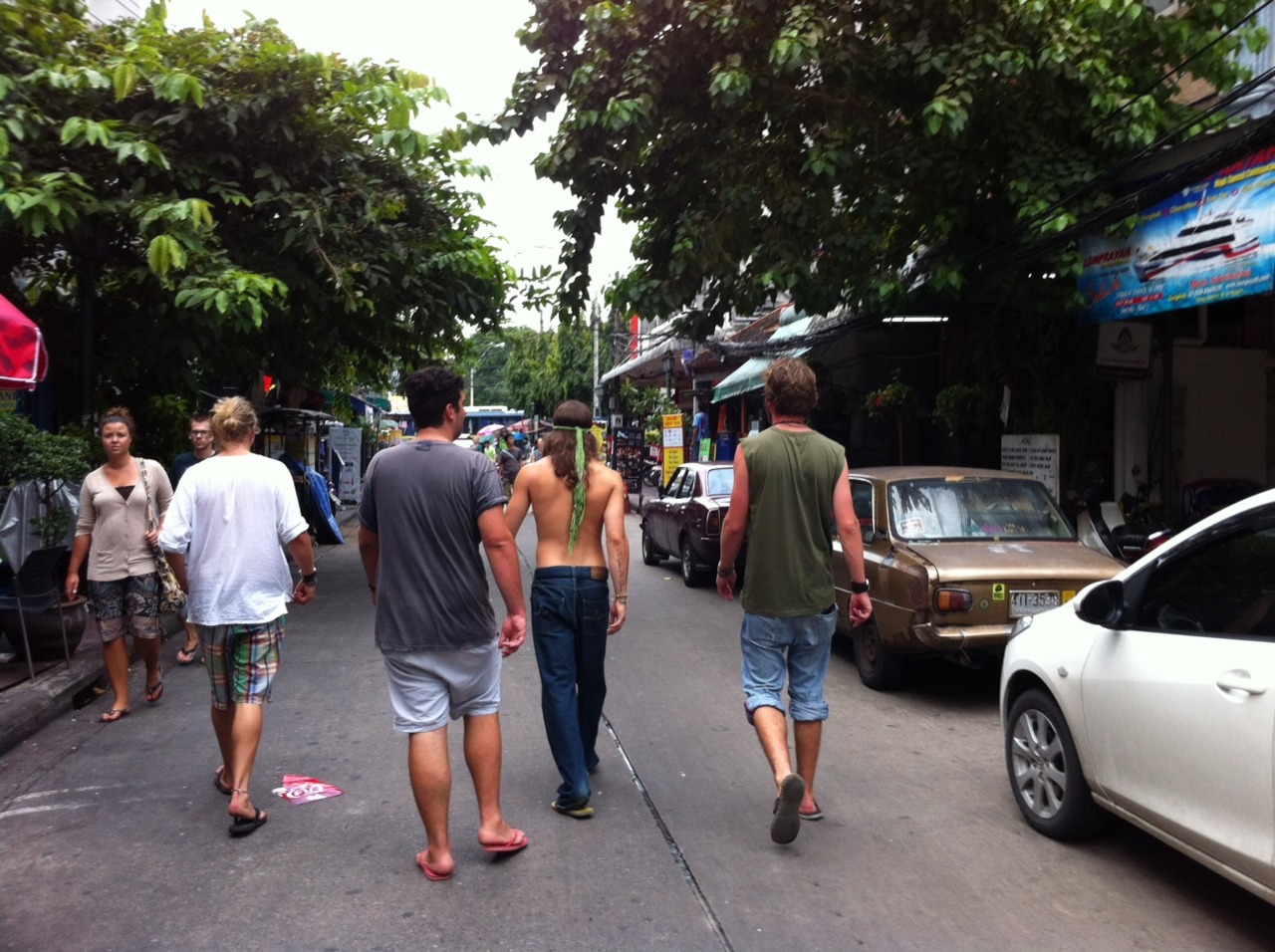 /schnipsel/201108-aug-2011/01-in-der-naehe-der-khao-san-road-nur-touristen/tumblr_lpbtxolNMu1qznfapo1_1280.jpg