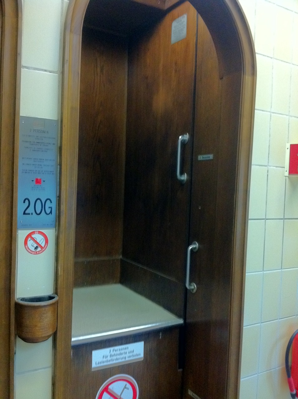 /schnipsel/201110-oct-2011/17-paternoster-in-der-zbw/tumblr_ltcxnt6dBz1qznfapo1_1280.jpg