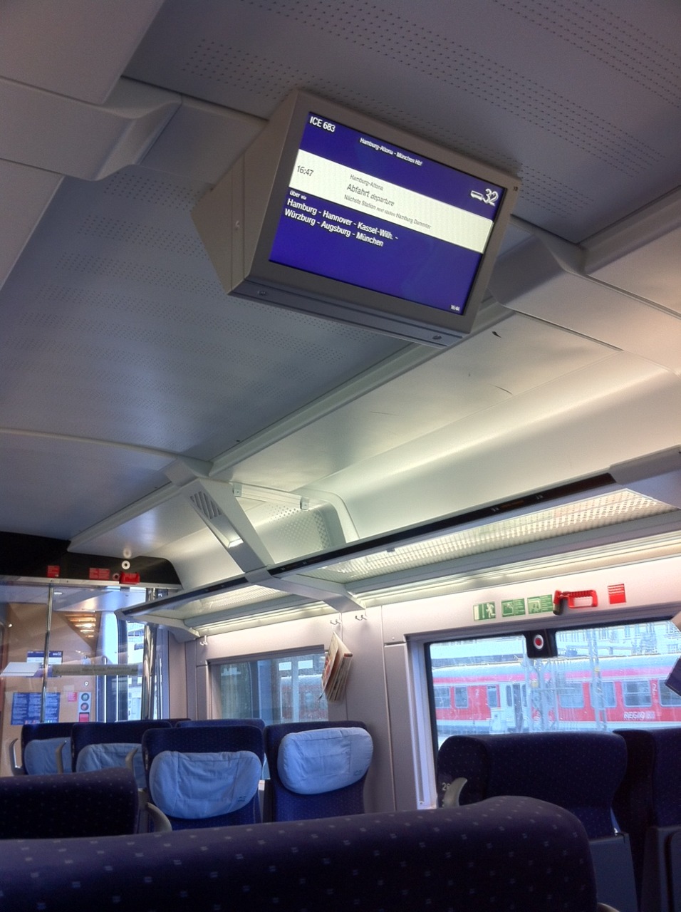 /schnipsel/201110-oct-2011/19-neue-2-klasse-wagons-im-ice/tumblr_ltddvdFnXd1qznfapo1_1280.jpg