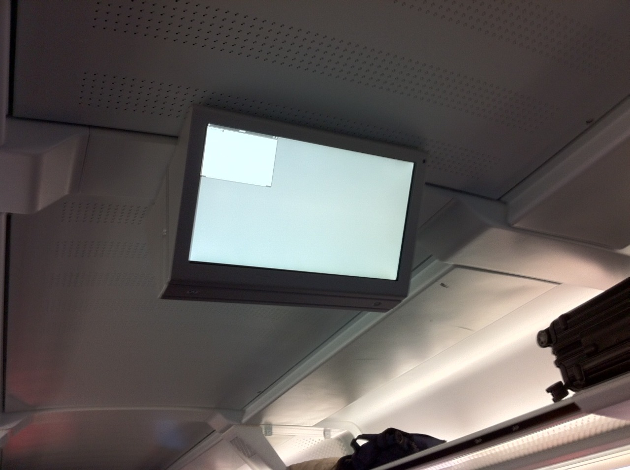 /schnipsel/201110-oct-2011/20-auch-linux-kann-abstuerzen-xterm-auf-den-neuen-bahn-screens/tumblr_ltdkaomS5g1qznfapo1_1280.jpg