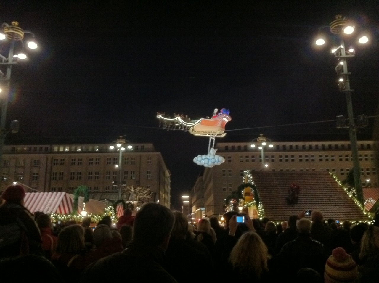 /schnipsel/201112-dez-2011/01-der-weihnachtsmann-ueber-hamburg/tumblr_lvn4ooYKn01qznfapo1_1280.jpg