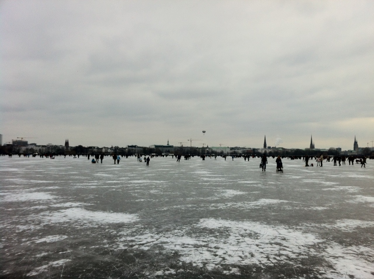 /schnipsel/201202-feb-2012/03-spazieren-auf-der-alster/tumblr_lz8kbiIuNS1qznfapo1_1280.jpg