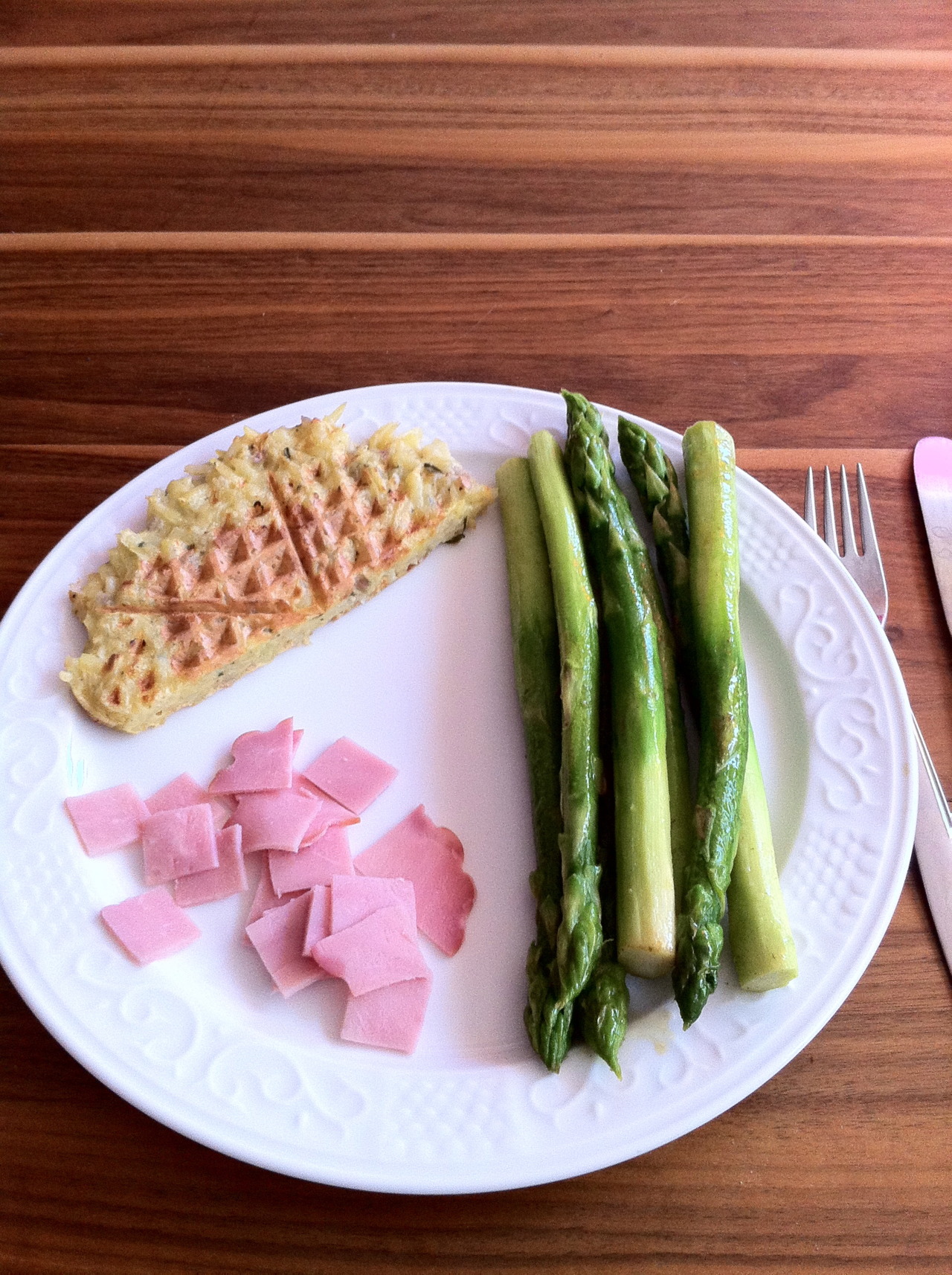 /schnipsel/201205-mai-2012/06-glasierter-spargel-mit-kartoffelwaffeln-und-kochschinken/tumblr_m45sha3f7z1qznfapo1_1280.jpg