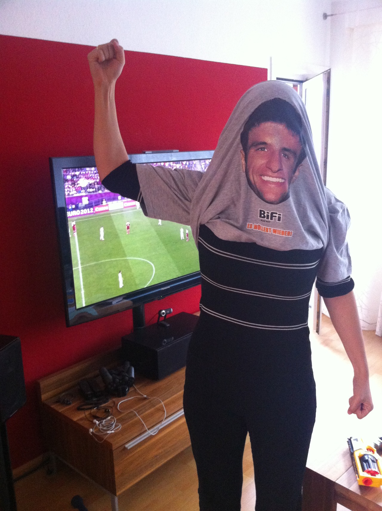 /schnipsel/201206-jun-2012/17-fussballfanatiker-im-haus/tumblr_m5kgsjwKnl1qznfapo1_1280.jpg