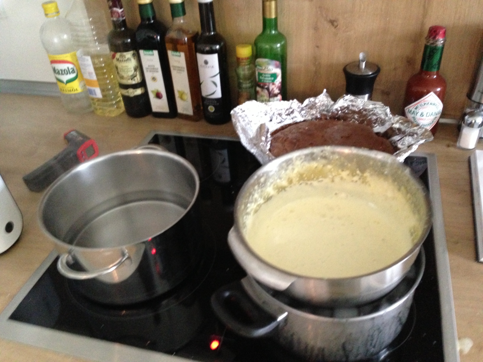 /schnipsel/201303-mar-2013/07-geburtstagskuchen-fast-fertig-schokolade-mit-richtiger-vanillesosse/Foto.JPG