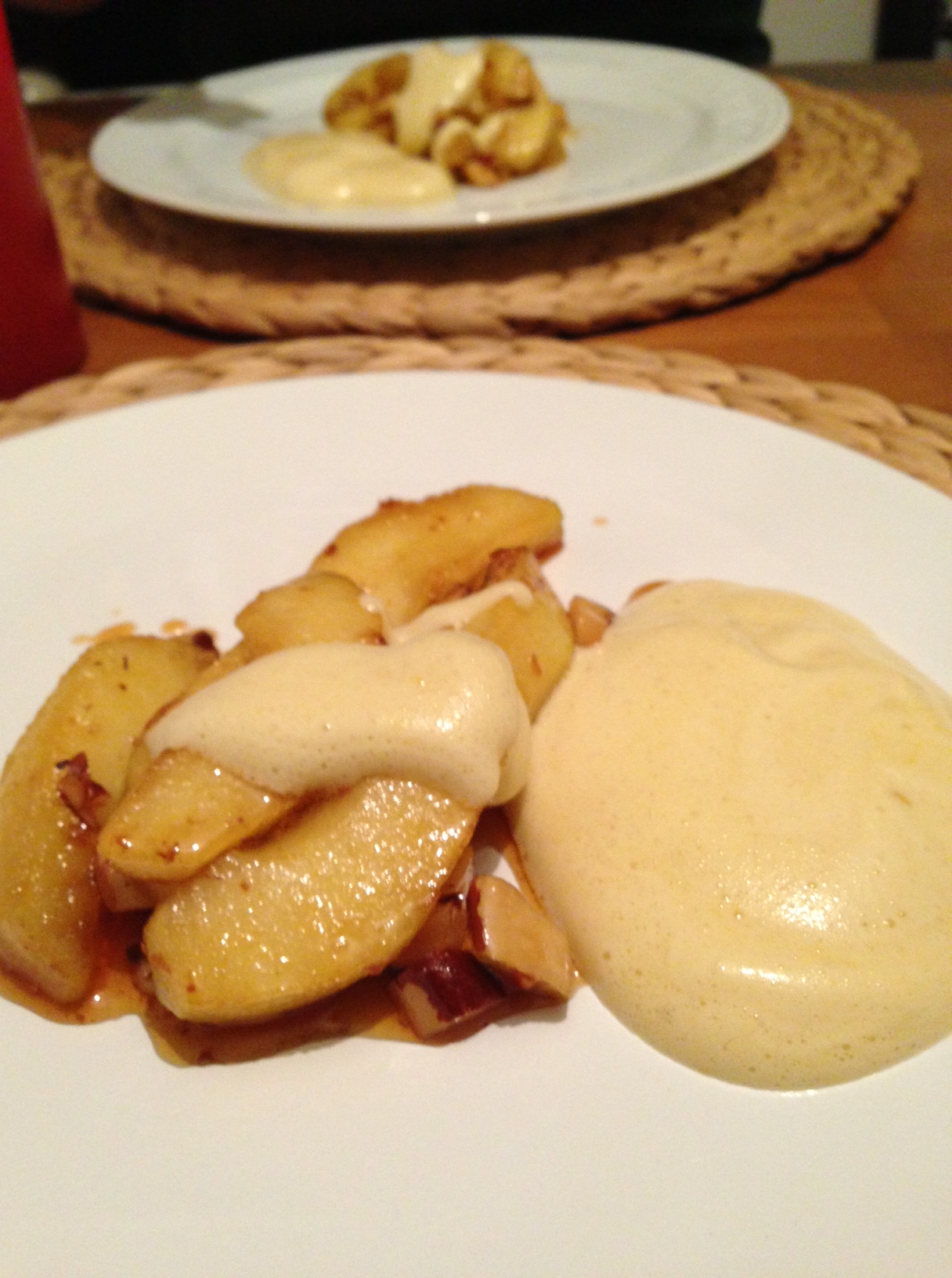/schnipsel/201303-mar-2013/11-als-nachtisch-zabaione-marsala-mit-karamell-paranuss-pfeln/Foto.JPG