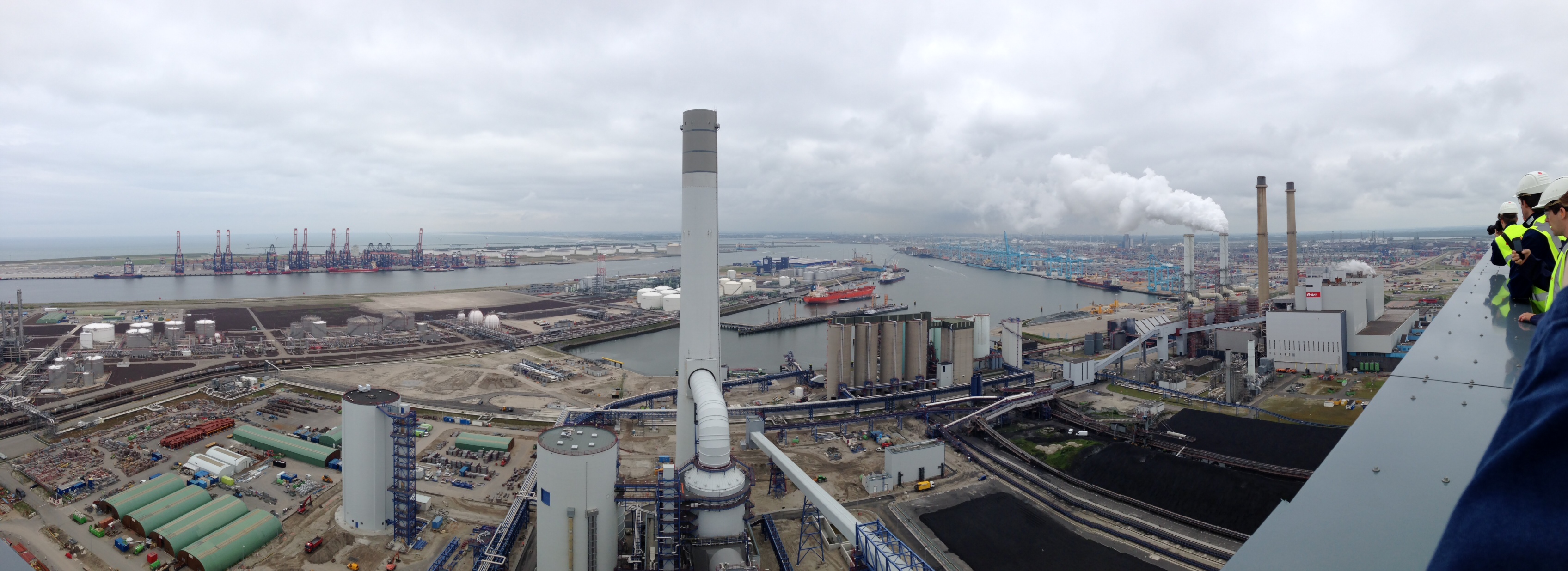 /schnipsel/201306-jun-2013/19-rotterdammaasvlakte-vom-neuen-eon-kraftwerk-aus/Foto.JPG
