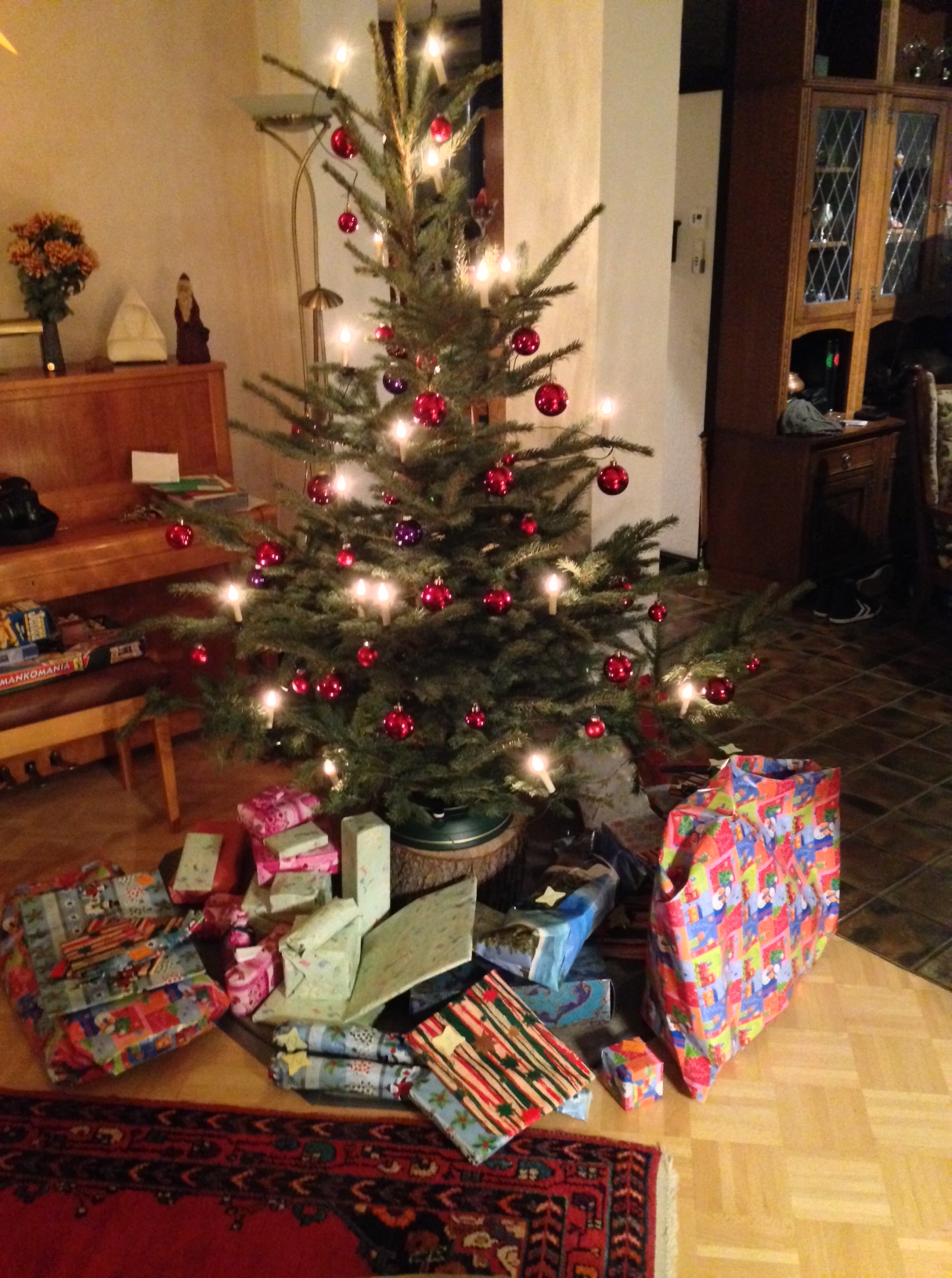 /schnipsel/201312-dez-2013/07-weihnachten-2013-so-viele-geschenke-gabs-noch-nie/0Foto.JPG