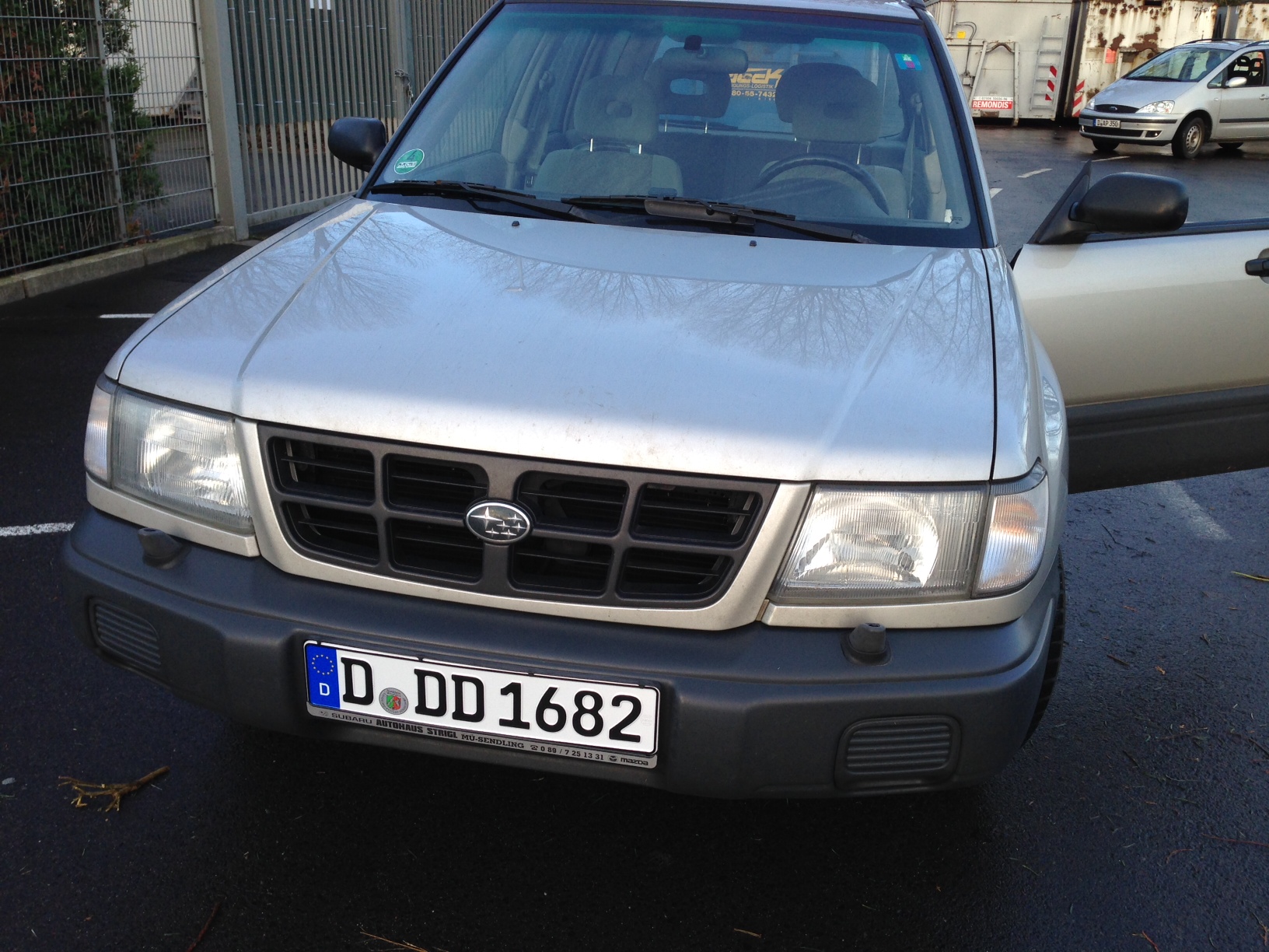 /schnipsel/201401-jan-2014/06-das-auto-ist-uebergeben-das-nummernschild-ist-natuerlich-reiner-zufall/0Foto.JPG