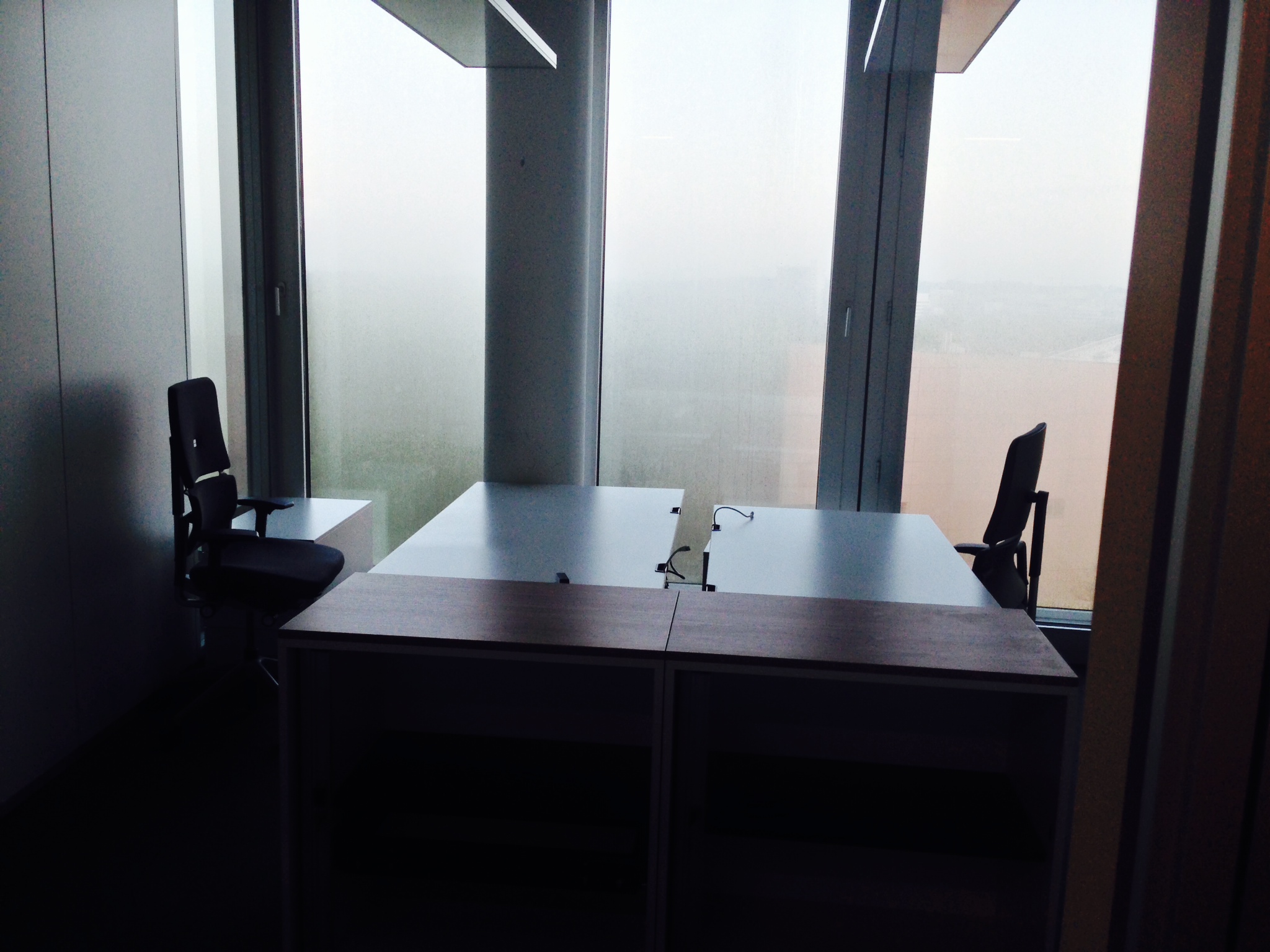 /schnipsel/201404-apr-2014/03-schaut-zwar-jetzt-im-moment-nicht-so-schoen-aus-aber-das-ist-mein-kuenftiges-buero/0Foto.JPG