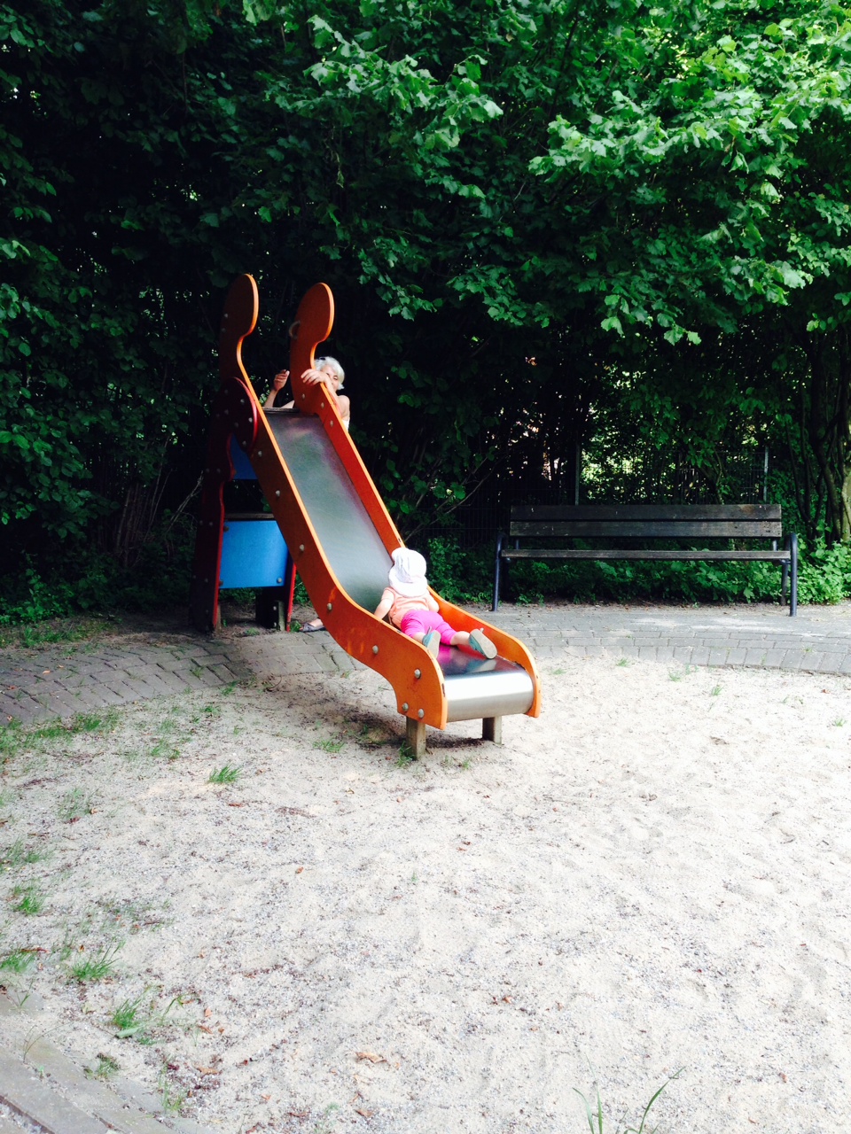 /schnipsel/201406-jun-2014/02-rueckwaerts-rutschen/0Foto.JPG