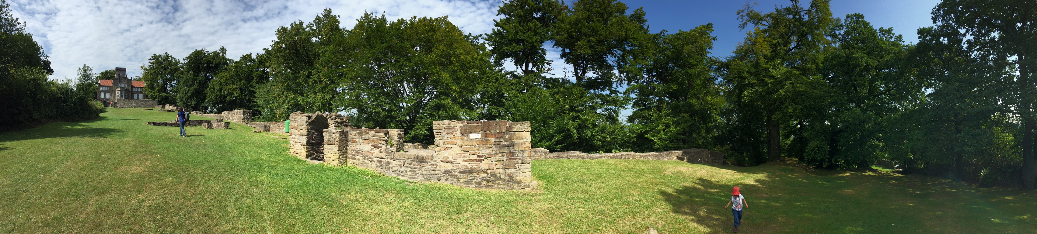 /schnipsel/201508-aug-2015/06-burgruine-auf-dem-isenberg-an-der-ruhr/0IMG_1406.JPG
